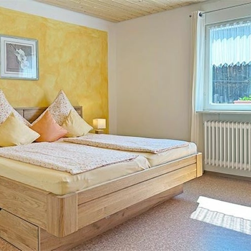 Schlafzimmer Nr1 in der Ferienwohnung Nr. 2 - Das 1.Schalfzimmer mit Doppelbett in der in der Ferienwohnung Nr. 2 Schlafzimmer Nr1 in der Ferienwohnung Nr. 2 - Das 1.Schalfzimmer mit Doppelbett in der in der Ferienwohnung Nr. 2